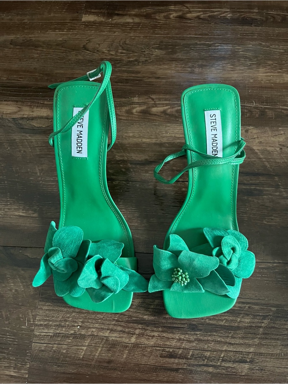 NWT Steve Madden Women's Amani Heeled Sandals with  flower embellishments